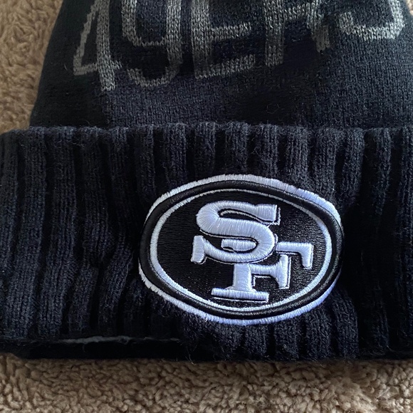 New Era 49ers Toque with PomPom, Black and Grey - Picture 3 of 6